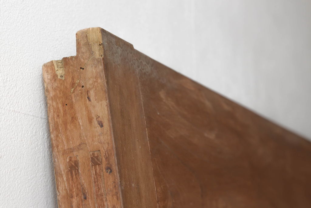 アンティーク建具　総欅(ケヤキ)材　シンプルなデザインの金具が上品な和の雰囲気を高める格子蔵戸1枚(玄関戸、引き戸)(R-060926)