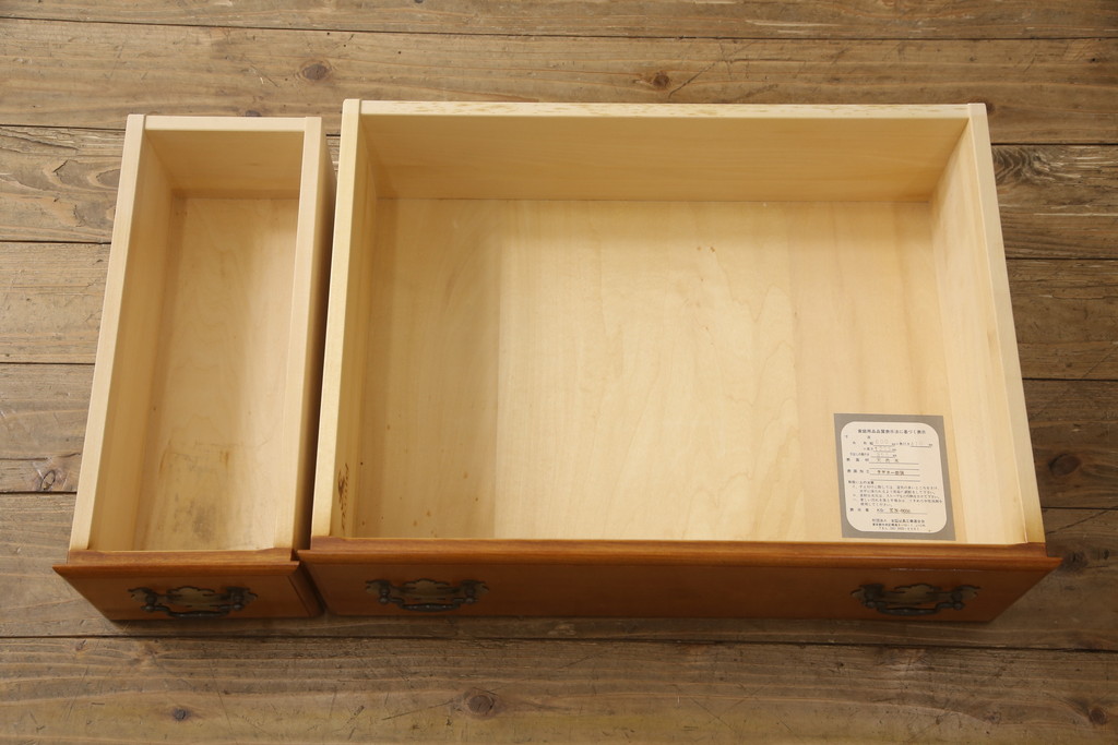中古　美品!!　横浜クラシック家具　ダニエル(daniel)　アーリーアメリカン　カントリースタイルにおすすめなチェスト(小抽斗タンス、引き出し、洋服タンス、ハイチェスト)(定価約35万円)(R-066408)