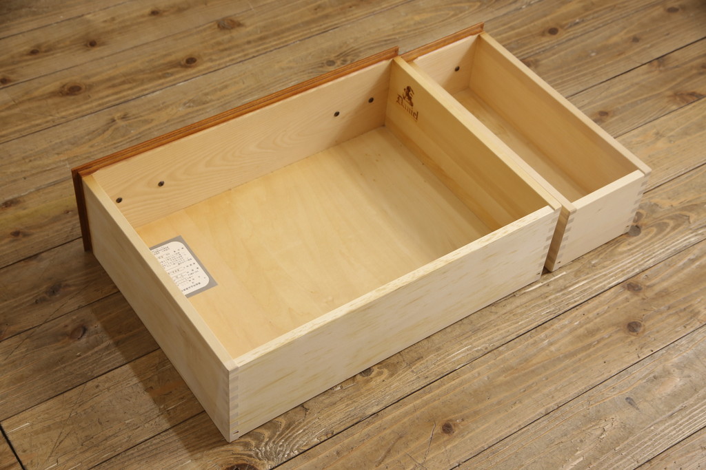 中古　美品!!　横浜クラシック家具　ダニエル(daniel)　アーリーアメリカン　カントリースタイルにおすすめなチェスト(小抽斗タンス、引き出し、洋服タンス、ハイチェスト)(定価約35万円)(R-066408)