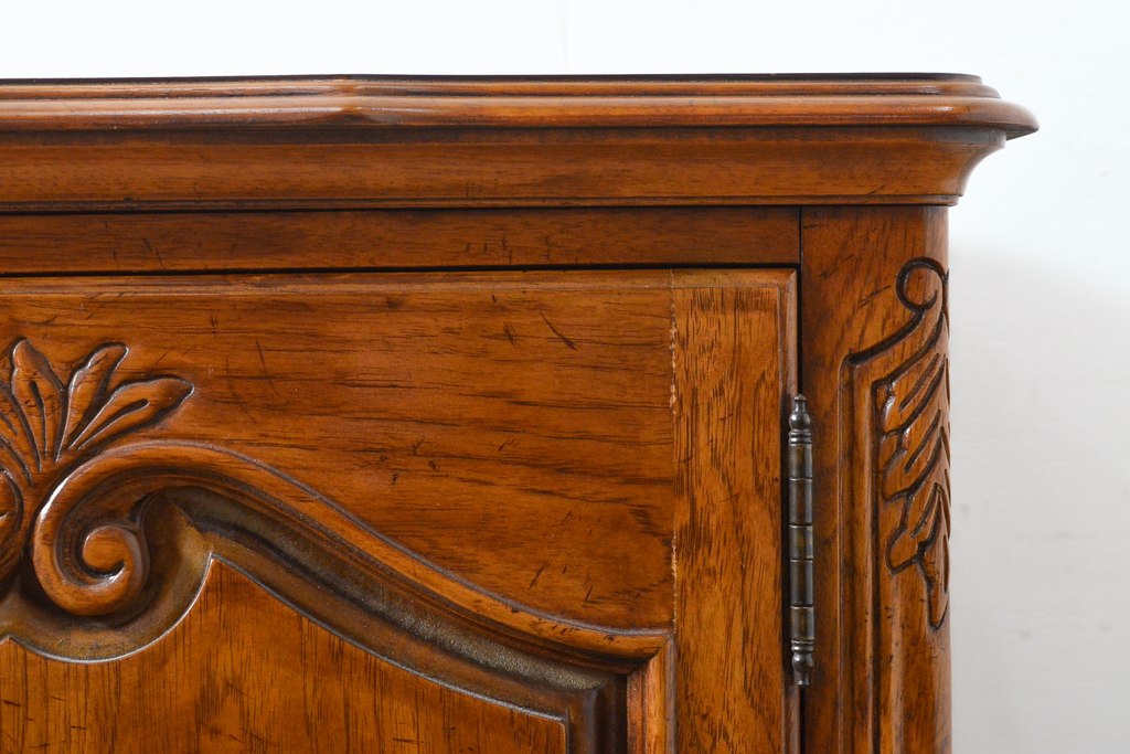 中古　美品　DREXEL HERITAGE(ドレクセルヘリテイジ)　細部まで凝ったつくりが美しいサイドボード(収納棚、戸棚、サーバー、カウンターテーブル)(R-055403)