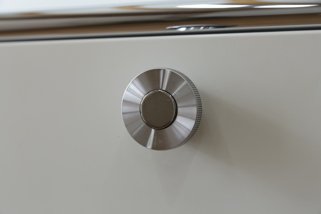 中古　USMハラー(USM Haller)　美しくシンプルなデザインが目を引くキャビネット(サイドチェスト、引き出し、店舗什器)(定価約28万円)(R-078481)