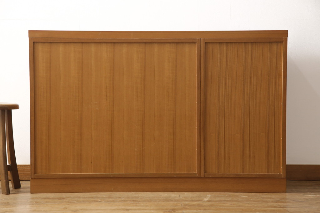 和製ビンテージ　チーク材　日田工芸　引き出しや扉のデザインがお洒落なサイドボード(キャビネット、収納棚、戸棚、ヴィンテージ)(R-053438)