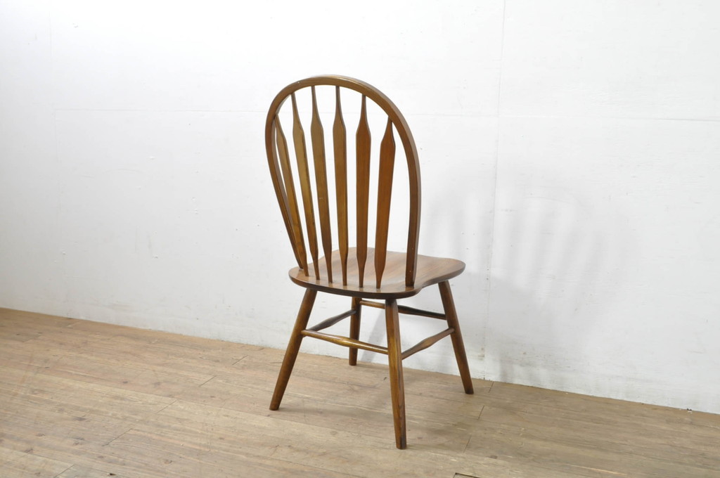 中古　美品　ブランド家具　希少な廃番品　カントリースタイル　レッドオーク　Shin-Lee(シンリー) 　滑らかな木肌とシックな佇まいが魅力のボーバックチェア(板座チェア、椅子、イス、ダイニングチェア、ウィンザーチェア)(R-080045)