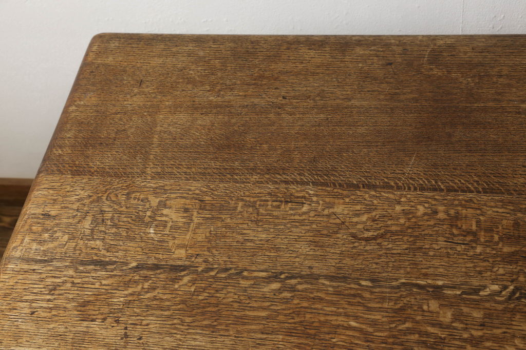 イギリスアンティーク　オーク材　シンプルなデザインが取り入れやすいダイニングテーブル(2人掛け、4人掛け)(R-060622)