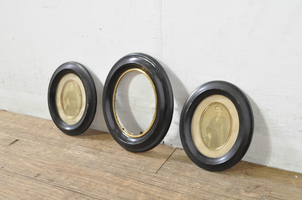 フランスアンティーク　希少なデザイン!!　フランス製ではめずらしいシンプルなオーバル壁掛けフォトフレーム3点セット(写真フレーム、ディスプレイ雑貨)(R-080054)