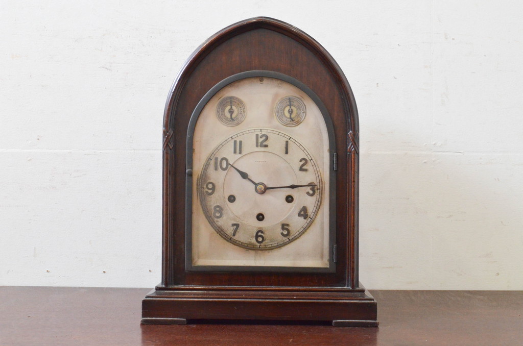 アンティーク時計　アメリカ製　ANSONIA(アンソニア)社　レトロ　特徴あるデザインが魅力の置き時計(置き時計、古時計)(R-072503)