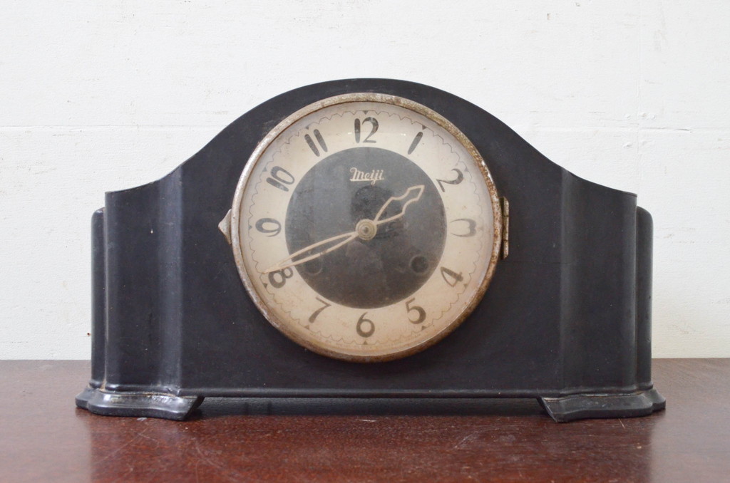 和製アンティーク　Meiji(明治時計社)　重厚感ある特徴的なデザインが素敵な置き時計(置時計、古時計)(R-072506)