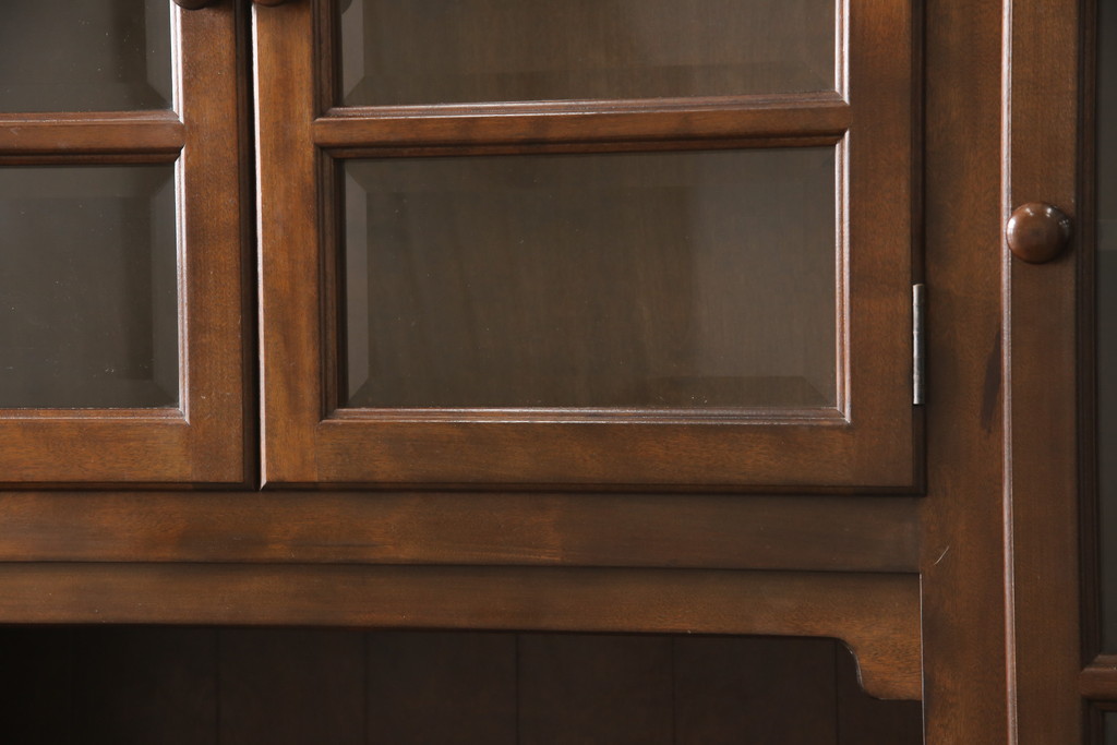 中古　松本民芸家具　西洋の伝統的なデザインをモチーフにしたリネン型食器棚(キャビネット、カップボード、収納棚、戸棚)(定価約125万円)(R-055408)