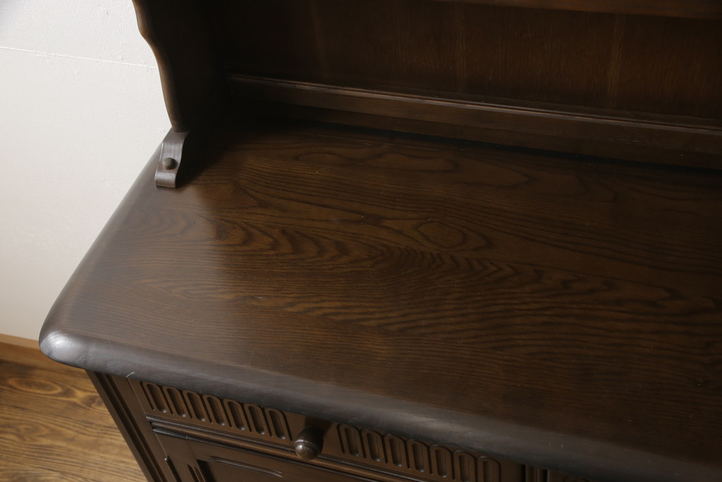 イギリスヴィンテージ　ブリティッシュカントリーな雰囲気に似合うニレ材製のキャビネット(カップボード、収納棚、戸棚、ビンテージ)(R-050190)