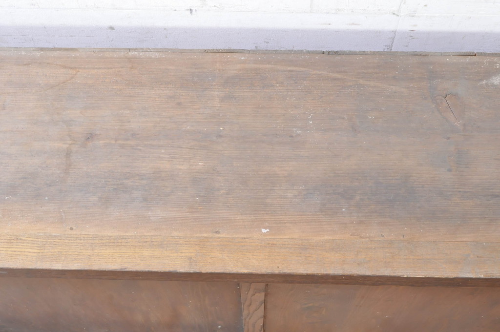 和製アンティーク　前面栗(クリ)材　落ち着きのある佇まいが魅力のサイドボード(サイドキャビネット、食器棚、収納棚、戸棚)(R-072737)