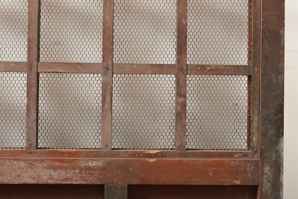 腰板欅材　錠前金具がおしゃれ!明治期のアンティーク格子蔵戸1枚(きつね格子、狐格子、引き戸、玄関ドア、和風玄関扉、建具、格子戸、マス目、升目)(R-056093)