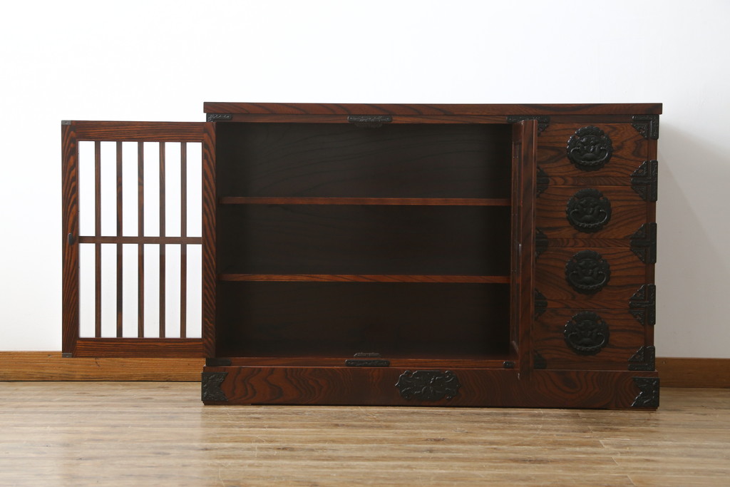 中古　美品!!　岩谷堂箪笥　力強い木目と重厚な金具が美しい収納棚サイドボード(水屋箪笥、戸棚、キャビネット)(R-074463)