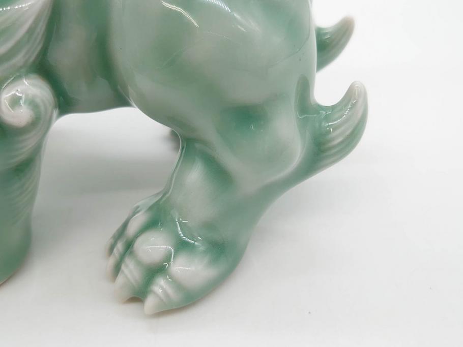 戦前　深川製磁　オールド深川　有田焼　青磁　獅子　高さ 約15cm　威風堂々とした置物(ライオン、オブジェ、置き物、インテリア、ディスプレイ、陶器、裏印)(R-080081)