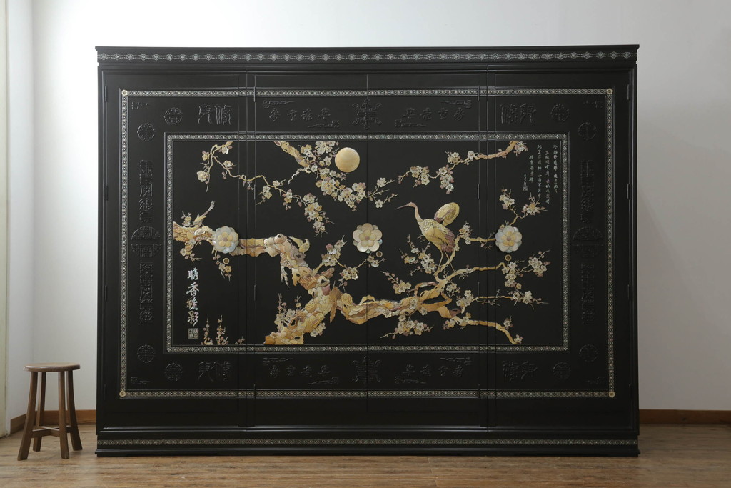 中古　美品　最高級品　組立て式　希少!豪華絢爛な装飾が存在感を放つ螺鈿細工のワードローブ(衣装タンス、収納棚、洋服タンス)(定価約500万円)(R-055928)