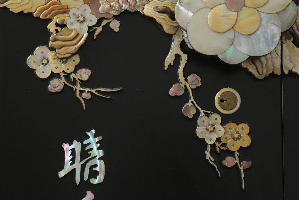 中古　美品　最高級品　組立て式　希少!豪華絢爛な装飾が存在感を放つ螺鈿細工のワードローブ(衣装タンス、収納棚、洋服タンス)(定価約500万円)(R-055928)