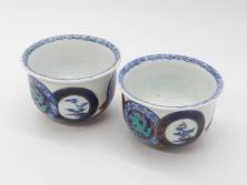 江戸期　太明成化年製　古伊万里　染付　色絵　窓絵　龍　松　約10cm　3.3寸　緻密な絵柄に匠の技が光る茶碗2客セット(竜、植物、花唐草文、渦巻文、茶器、煎茶、裏印、和食器、三寸三分)(R-080082)　