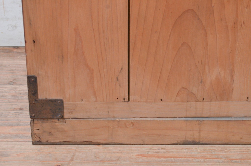和製アンティーク　上杢　前面欅(ケヤキ)材　趣のある佇まいが魅力的な二段重ね時代箪笥(重ね箪笥、和タンス、衣装たんす、整理箪笥、収納たんす、引き出し)(R-072964)