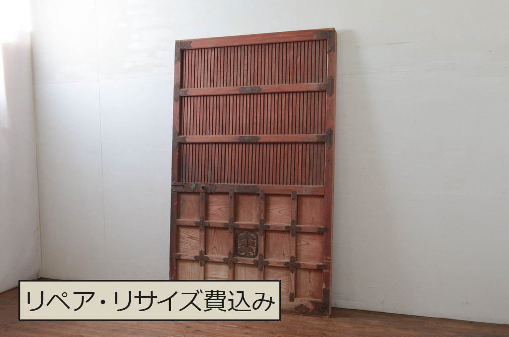 アンティーク建具　北陸産　総欅(ケヤキ)材　金具が立派な格子蔵戸1枚(格子戸、引き戸、玄関戸)(R-079858)