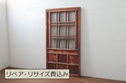【加工実例】明治期の富山蔵戸に高品質リペアを施しました。吊り戸仕様にする為の加工、吊り金具・ガイドレールを取り付け。左框の両面には取っ手、引き戸鎌錠を取り付けました。格子部分の裏側にはクリアガラスをはめ込み、現状の色味を活かして仕上げました。(引き戸、玄関戸、建具)