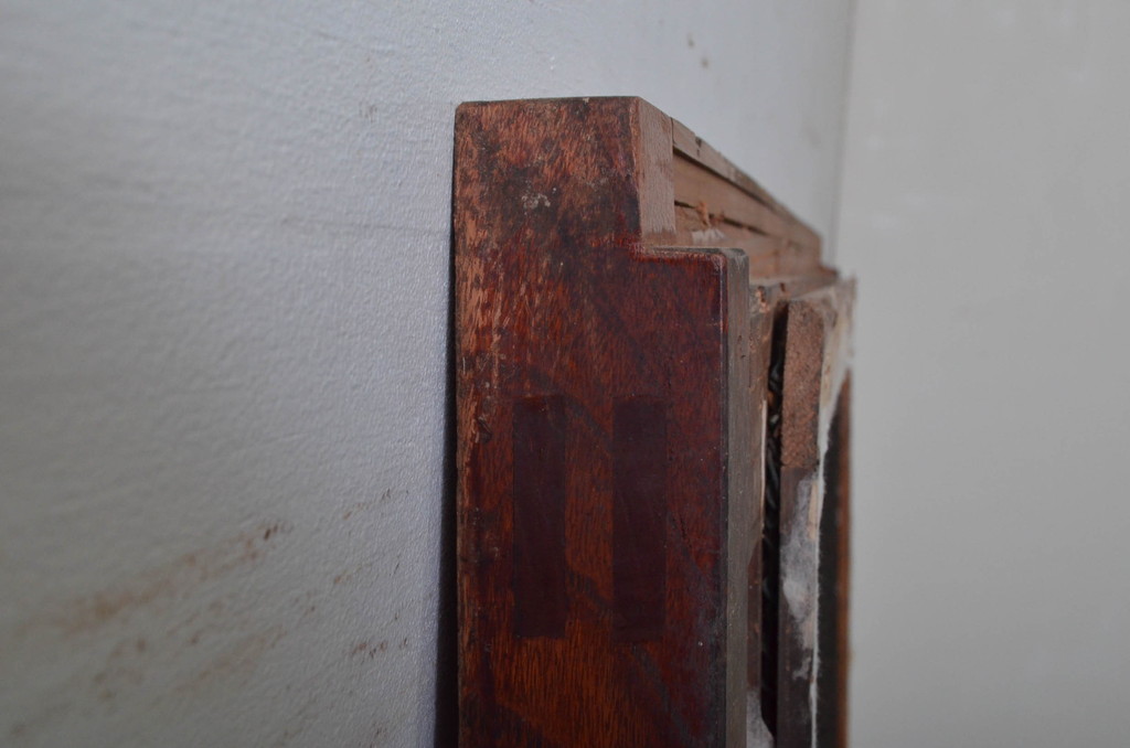 アンティーク建具　総欅(ケヤキ)材　時代の流れを感じさせる升目(マス目)格子蔵戸1枚(きつね格子、狐格子、引き戸、玄関戸、格子戸)(R-079859)