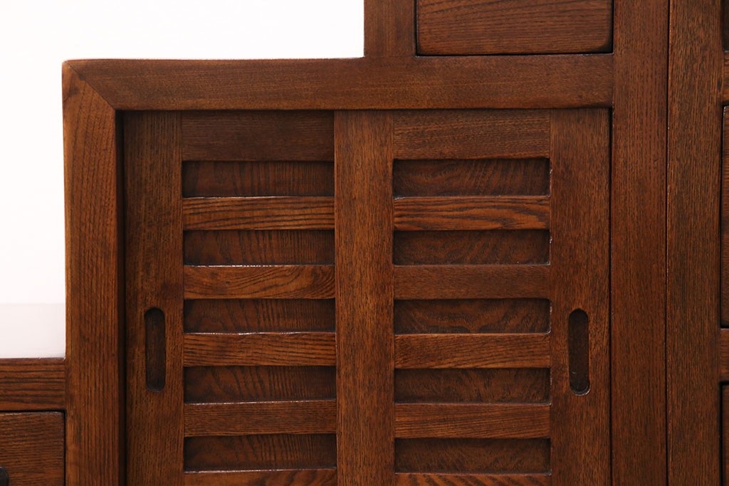 和製ヴィンテージ　総ニレ材　お部屋に取り入れやすいサイズが魅力的な民芸階段箪笥(和箪笥、ビンテージ)(R-047571)