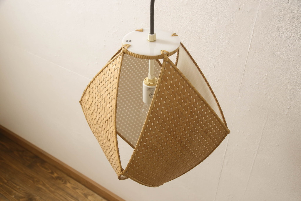 和製ビンテージ　希少な廃盤品　YAMAGIWA(ヤマギワ)　近藤昭作　竹のあかり　優しい明かりで和モダンな空間を演出する竹あんどんの天井照明(行灯、行燈、吊り下げ照明、ペンダントライト、シェード、電笠、ヴィンテージ)(R-065980)