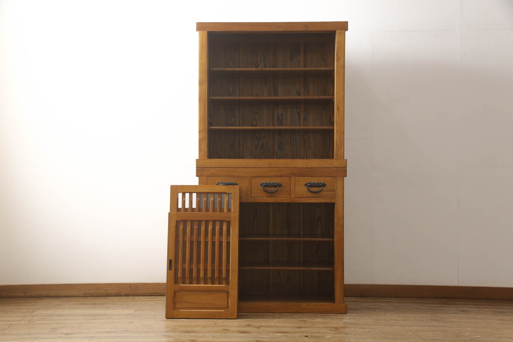 中古　民芸家具　超美品　展示品　ニレ材　品のある佇まいが美しい三尺水屋箪笥(収納棚、戸棚、食器棚、重ね戸棚、キャビネット)(R-061509)