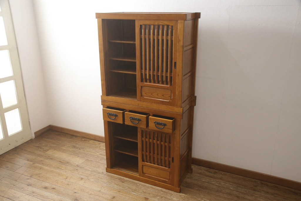 中古　民芸家具　超美品　展示品　ニレ材　品のある佇まいが美しい三尺水屋箪笥(収納棚、戸棚、食器棚、重ね戸棚、キャビネット)(R-061509)