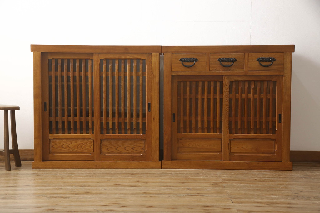 中古　民芸家具　超美品　展示品　ニレ材　品のある佇まいが美しい三尺水屋箪笥(収納棚、戸棚、食器棚、重ね戸棚、キャビネット)(R-061509)