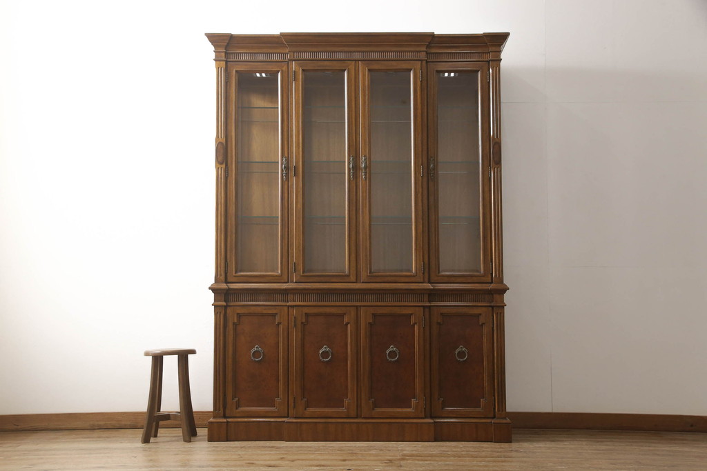 中古　DREXEL HERITAGE(ドレクセルヘリテイジ)　Cameo Classics(キャメオクラシックス)　高級感溢れる佇まいが魅力のチャイナキャビネット(飾り棚、キュリオケース、収納棚、戸棚)(定価約228万円)(R-066362)