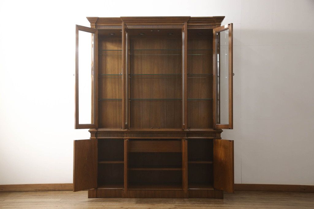 中古　DREXEL HERITAGE(ドレクセルヘリテイジ)　Cameo Classics(キャメオクラシックス)　高級感溢れる佇まいが魅力のチャイナキャビネット(飾り棚、キュリオケース、収納棚、戸棚)(定価約228万円)(R-066362)