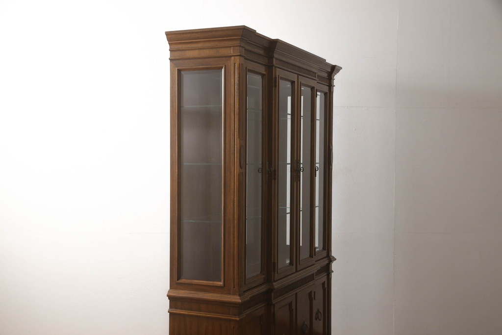 中古　DREXEL HERITAGE(ドレクセルヘリテイジ)　Cameo Classics(キャメオクラシックス)　高級感溢れる佇まいが魅力のチャイナキャビネット(飾り棚、キュリオケース、収納棚、戸棚)(定価約228万円)(R-066362)