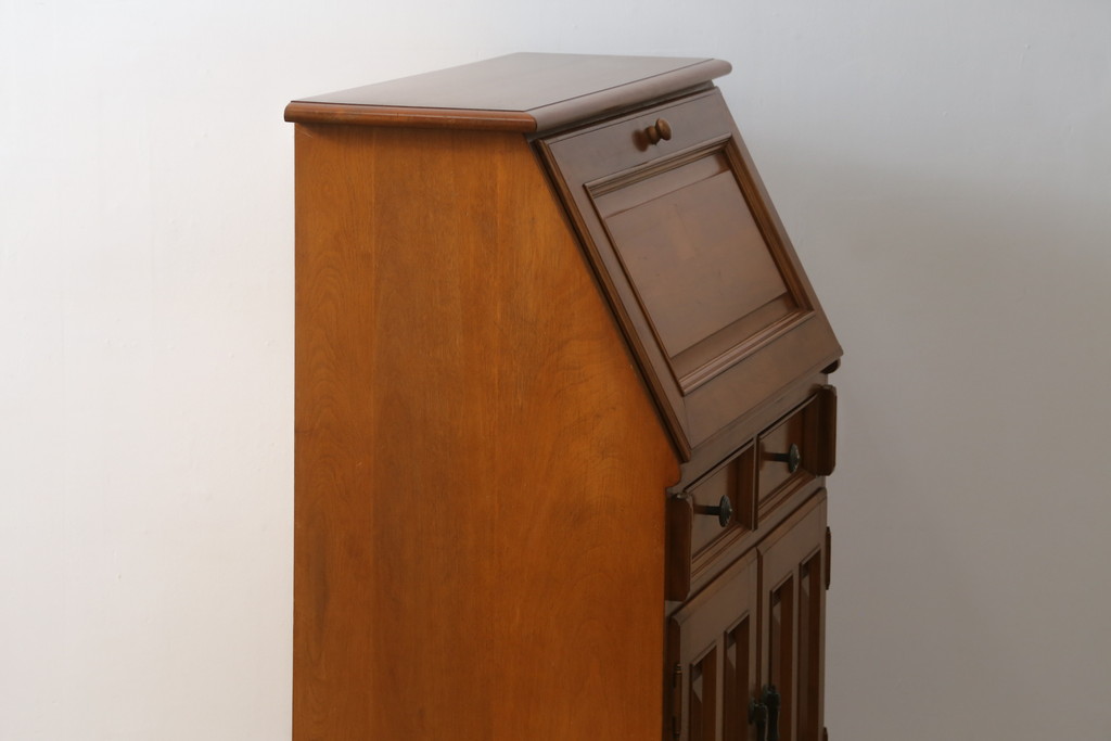 中古　横浜クラシック家具　ダニエル(Daniel)　スパニッシュシリーズ　S-301　艶のある木肌と品のある佇まいが美しいライティングビューロー(簿記机、ワークデスク、収納棚、戸棚、キャビネット、引き出し、在宅ワーク用、在宅用)(R-062262)