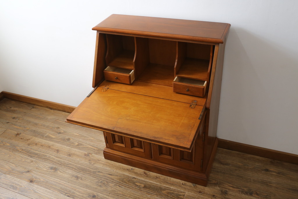 中古　横浜クラシック家具　ダニエル(Daniel)　スパニッシュシリーズ　S-301　艶のある木肌と品のある佇まいが美しいライティングビューロー(簿記机、ワークデスク、収納棚、戸棚、キャビネット、引き出し、在宅ワーク用、在宅用)(R-062262)