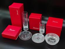 フランス　Baccarat　バカラ　ハーモニーベース/ハッピーアワータンブラーグラス/アラベスク スモールボウル・プレート/ミルニュイ プレート　高級感溢れるバカラ5点セット(フラワーベース、花瓶、花器、花入、花生、深皿、小皿、コップ、フルレッドクリスタルガラス、共箱付き)(R-080089)