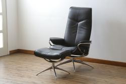 中古　美品　ノルウェー製　EKORNES(エコーネス)　City(シティ)　Mサイズ　オットマン付き!!スタイリッシュなデザインが魅力のストレスレスチェア(スターベース、1人掛けソファ、1Pソファ、アームチェア、リクライニングチェア、フットスツール、北欧、本革、レザーチェア)(定価約30万円)(R-066318)