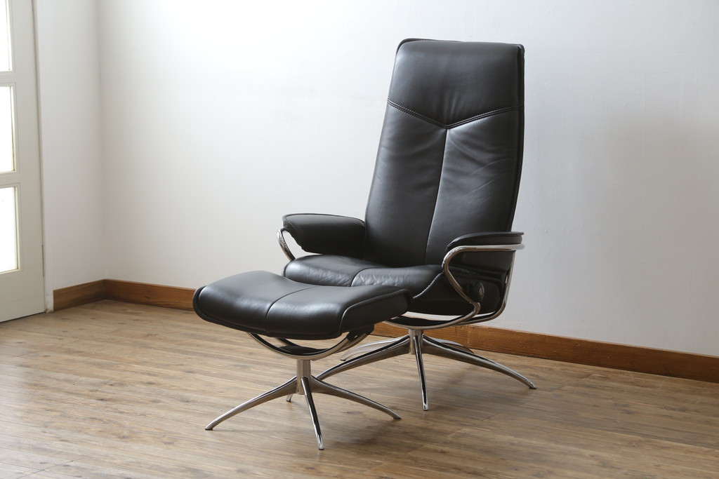 中古　美品　ノルウェー製　EKORNES(エコーネス)　City(シティ)　Mサイズ　オットマン付き!!スタイリッシュなデザインが魅力のストレスレスチェア(スターベース、1人掛けソファ、1Pソファ、アームチェア、リクライニングチェア、フットスツール、北欧、本革、レザーチェア)(定価約30万円)(R-066318)