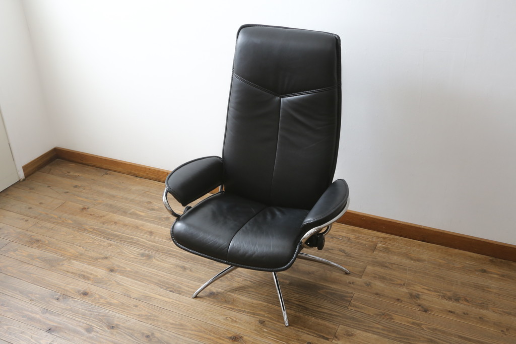 中古　美品　ノルウェー製　EKORNES(エコーネス)　City(シティ)　Mサイズ　オットマン付き!!スタイリッシュなデザインが魅力のストレスレスチェア(スターベース、1人掛けソファ、1Pソファ、アームチェア、リクライニングチェア、フットスツール、北欧、本革、レザーチェア)(定価約30万円)(R-066318)