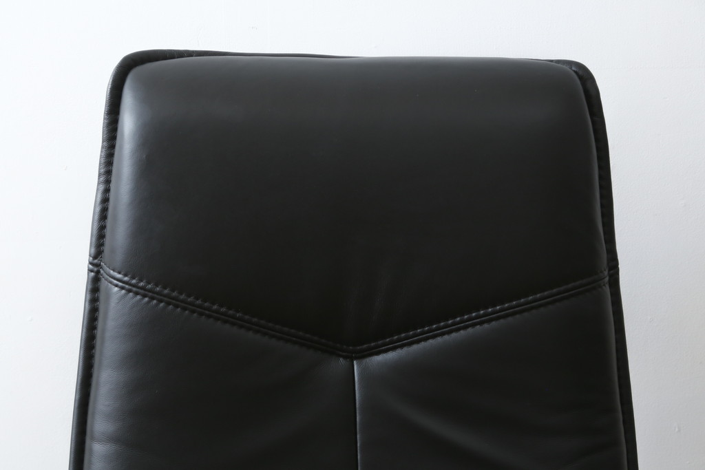 中古　美品　ノルウェー製　EKORNES(エコーネス)　City(シティ)　Mサイズ　オットマン付き!!スタイリッシュなデザインが魅力のストレスレスチェア(スターベース、1人掛けソファ、1Pソファ、アームチェア、リクライニングチェア、フットスツール、北欧、本革、レザーチェア)(定価約30万円)(R-066318)