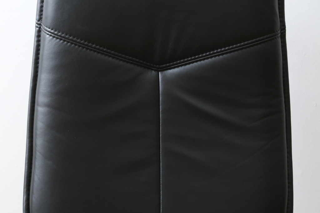 中古　美品　ノルウェー製　EKORNES(エコーネス)　City(シティ)　Mサイズ　オットマン付き!!スタイリッシュなデザインが魅力のストレスレスチェア(スターベース、1人掛けソファ、1Pソファ、アームチェア、リクライニングチェア、フットスツール、北欧、本革、レザーチェア)(定価約30万円)(R-066318)