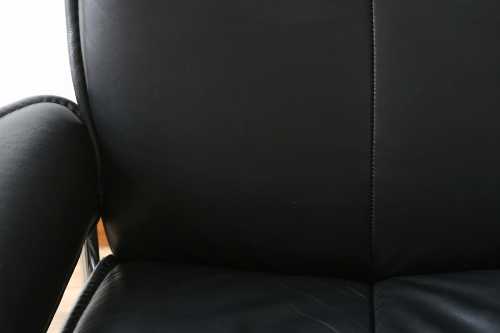 中古　美品　ノルウェー製　EKORNES(エコーネス)　City(シティ)　Mサイズ　オットマン付き!!スタイリッシュなデザインが魅力のストレスレスチェア(スターベース、1人掛けソファ、1Pソファ、アームチェア、リクライニングチェア、フットスツール、北欧、本革、レザーチェア)(定価約30万円)(R-066318)