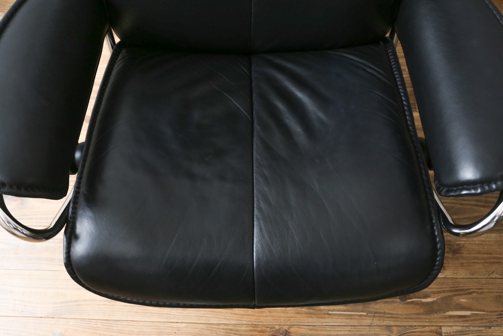 中古　美品　ノルウェー製　EKORNES(エコーネス)　City(シティ)　Mサイズ　オットマン付き!!スタイリッシュなデザインが魅力のストレスレスチェア(スターベース、1人掛けソファ、1Pソファ、アームチェア、リクライニングチェア、フットスツール、北欧、本革、レザーチェア)(定価約30万円)(R-066318)