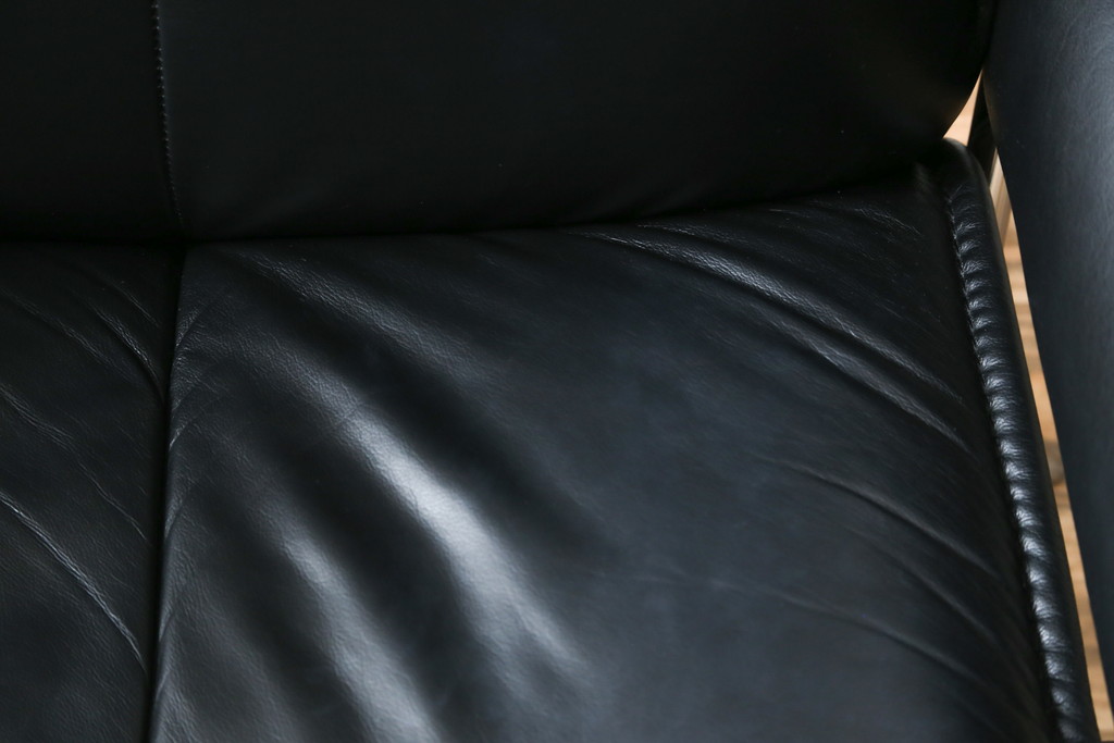 中古　美品　ノルウェー製　EKORNES(エコーネス)　City(シティ)　Mサイズ　オットマン付き!!スタイリッシュなデザインが魅力のストレスレスチェア(スターベース、1人掛けソファ、1Pソファ、アームチェア、リクライニングチェア、フットスツール、北欧、本革、レザーチェア)(定価約30万円)(R-066318)