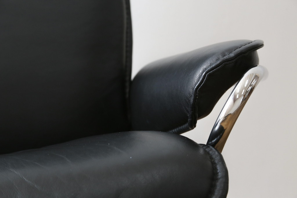 中古　美品　ノルウェー製　EKORNES(エコーネス)　City(シティ)　Mサイズ　オットマン付き!!スタイリッシュなデザインが魅力のストレスレスチェア(スターベース、1人掛けソファ、1Pソファ、アームチェア、リクライニングチェア、フットスツール、北欧、本革、レザーチェア)(定価約30万円)(R-066318)
