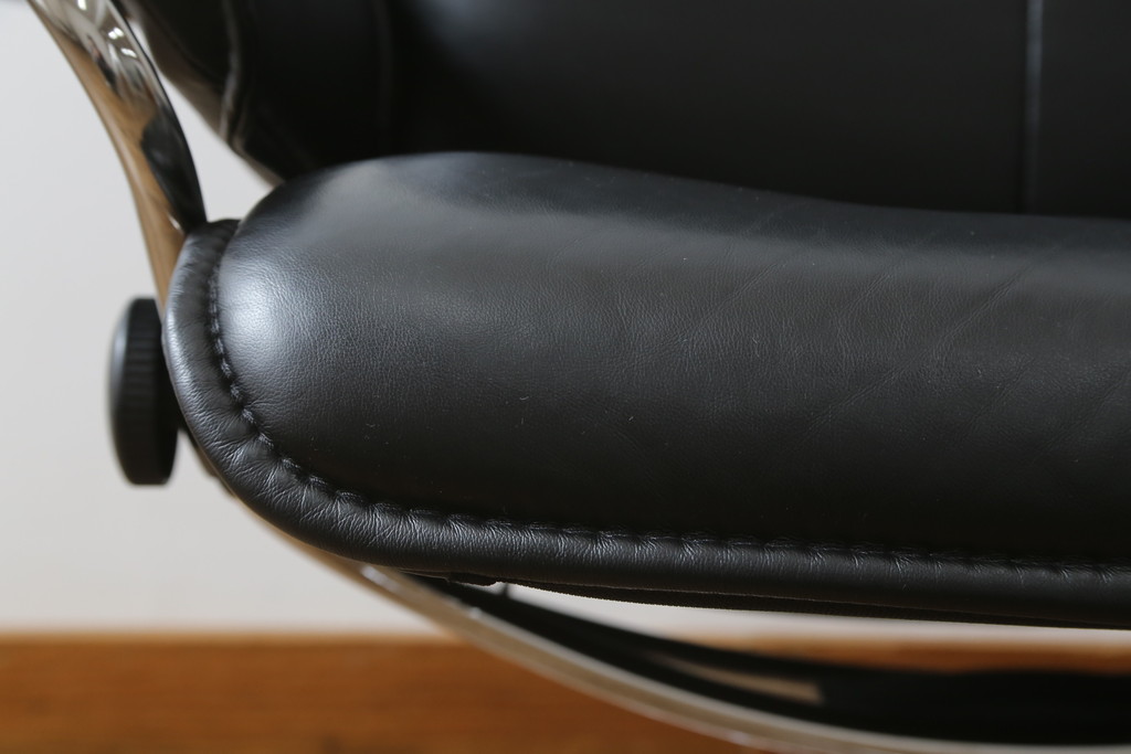 中古　美品　ノルウェー製　EKORNES(エコーネス)　City(シティ)　Mサイズ　オットマン付き!!スタイリッシュなデザインが魅力のストレスレスチェア(スターベース、1人掛けソファ、1Pソファ、アームチェア、リクライニングチェア、フットスツール、北欧、本革、レザーチェア)(定価約30万円)(R-066318)