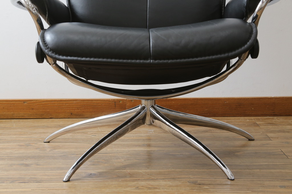 中古　美品　ノルウェー製　EKORNES(エコーネス)　City(シティ)　Mサイズ　オットマン付き!!スタイリッシュなデザインが魅力のストレスレスチェア(スターベース、1人掛けソファ、1Pソファ、アームチェア、リクライニングチェア、フットスツール、北欧、本革、レザーチェア)(定価約30万円)(R-066318)