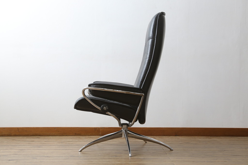 中古　美品　ノルウェー製　EKORNES(エコーネス)　City(シティ)　Mサイズ　オットマン付き!!スタイリッシュなデザインが魅力のストレスレスチェア(スターベース、1人掛けソファ、1Pソファ、アームチェア、リクライニングチェア、フットスツール、北欧、本革、レザーチェア)(定価約30万円)(R-066318)