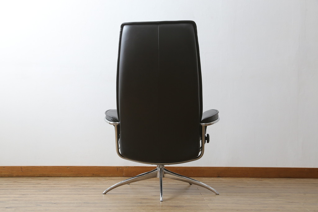 中古　美品　ノルウェー製　EKORNES(エコーネス)　City(シティ)　Mサイズ　オットマン付き!!スタイリッシュなデザインが魅力のストレスレスチェア(スターベース、1人掛けソファ、1Pソファ、アームチェア、リクライニングチェア、フットスツール、北欧、本革、レザーチェア)(定価約30万円)(R-066318)