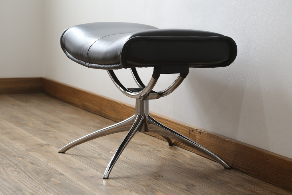 中古　美品　ノルウェー製　EKORNES(エコーネス)　City(シティ)　Mサイズ　オットマン付き!!スタイリッシュなデザインが魅力のストレスレスチェア(スターベース、1人掛けソファ、1Pソファ、アームチェア、リクライニングチェア、フットスツール、北欧、本革、レザーチェア)(定価約30万円)(R-066318)