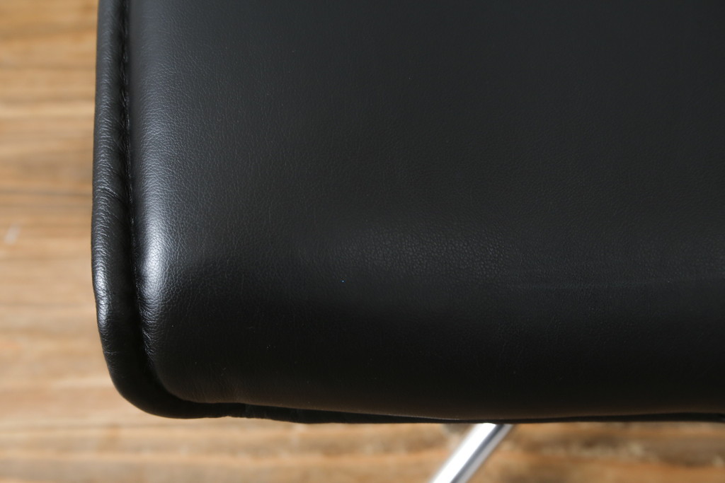 中古　美品　ノルウェー製　EKORNES(エコーネス)　City(シティ)　Mサイズ　オットマン付き!!スタイリッシュなデザインが魅力のストレスレスチェア(スターベース、1人掛けソファ、1Pソファ、アームチェア、リクライニングチェア、フットスツール、北欧、本革、レザーチェア)(定価約30万円)(R-066318)